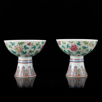 STEMCUPS, ett par, porslin 1900-tal.