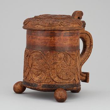 A Norwegian 18/19th century birch tankard.