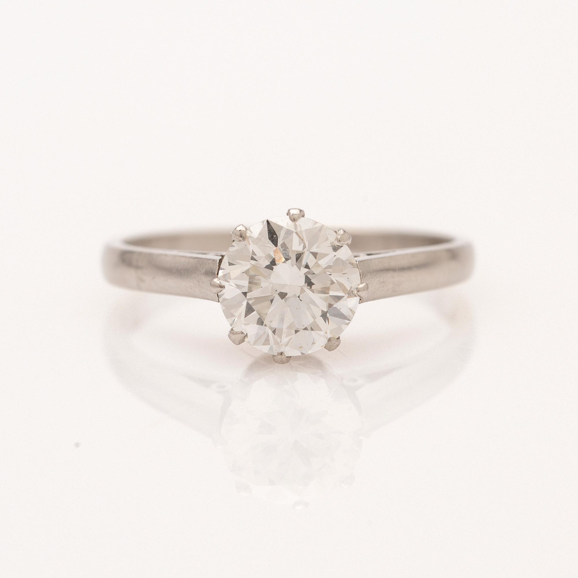 Ring, platina med briljantslipad diamant.