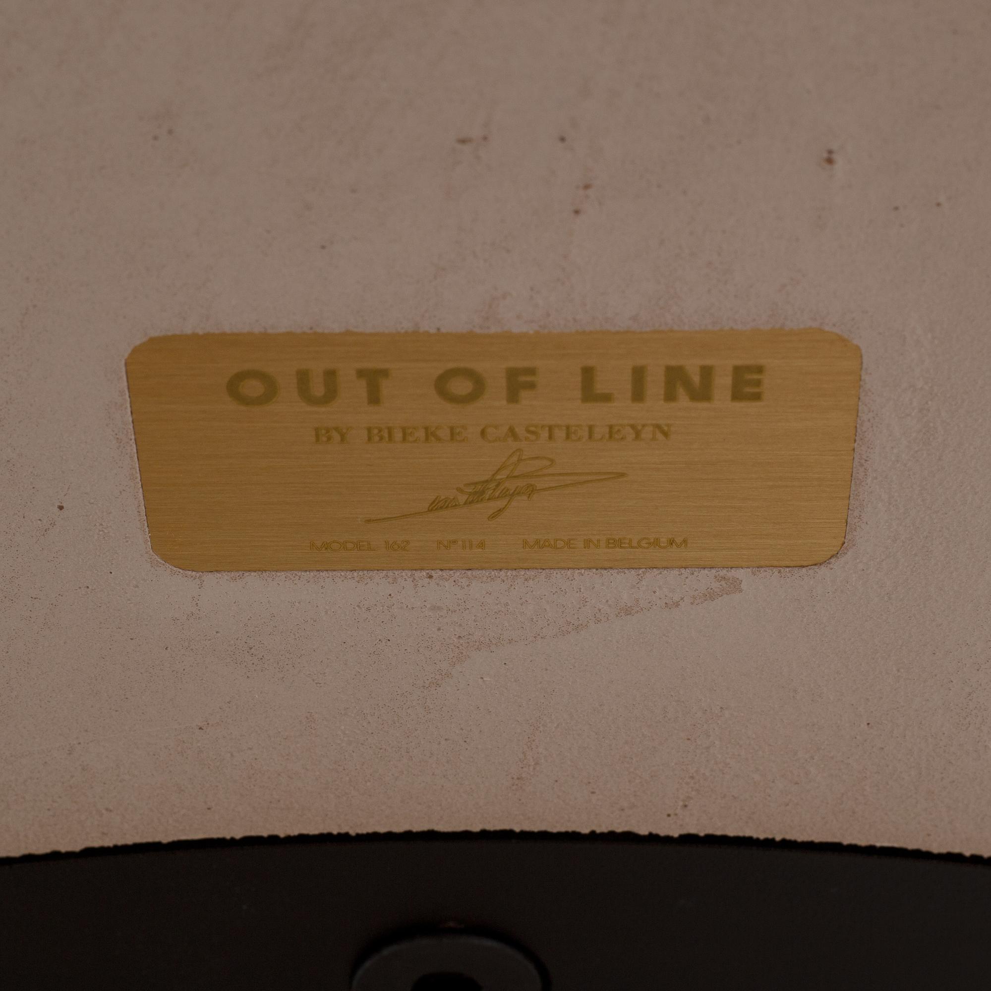 Bieke Casteleyn, soffbord, "Out of line", samtida.