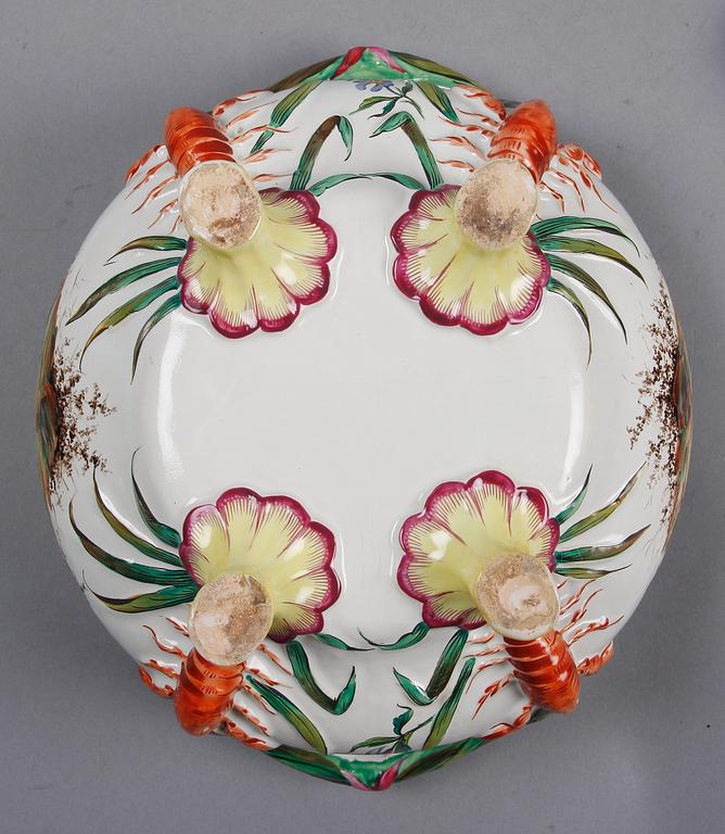 TERRIN, fajans, rokokostil. Troligen Frankrike, 1800-tal.