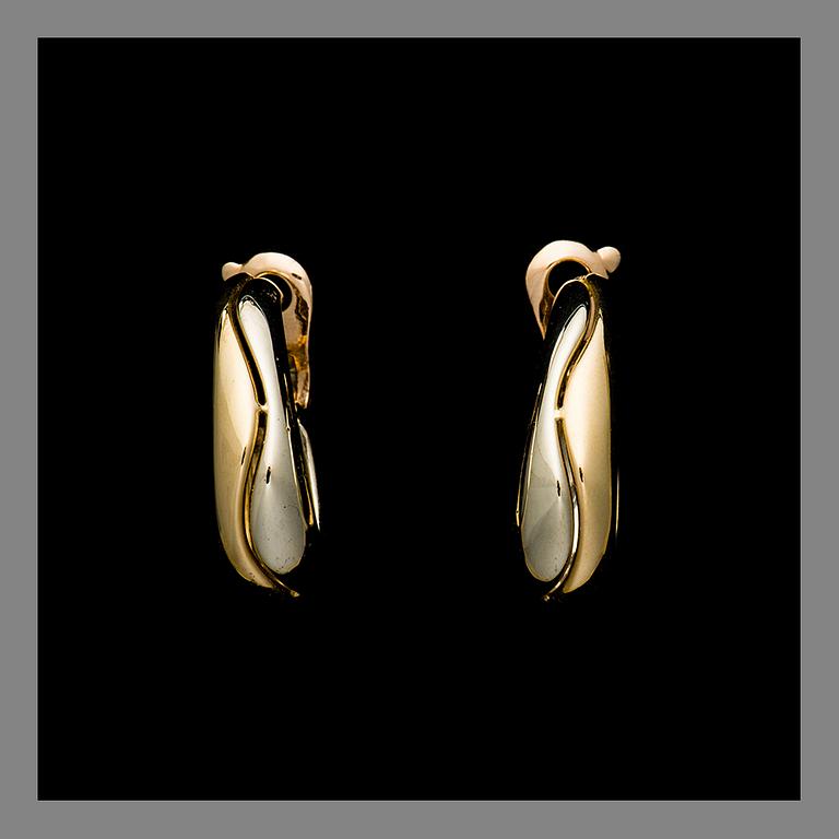KORVAKORUT, Cartier, 18K kultaa. Paino yht. 19,3 g.