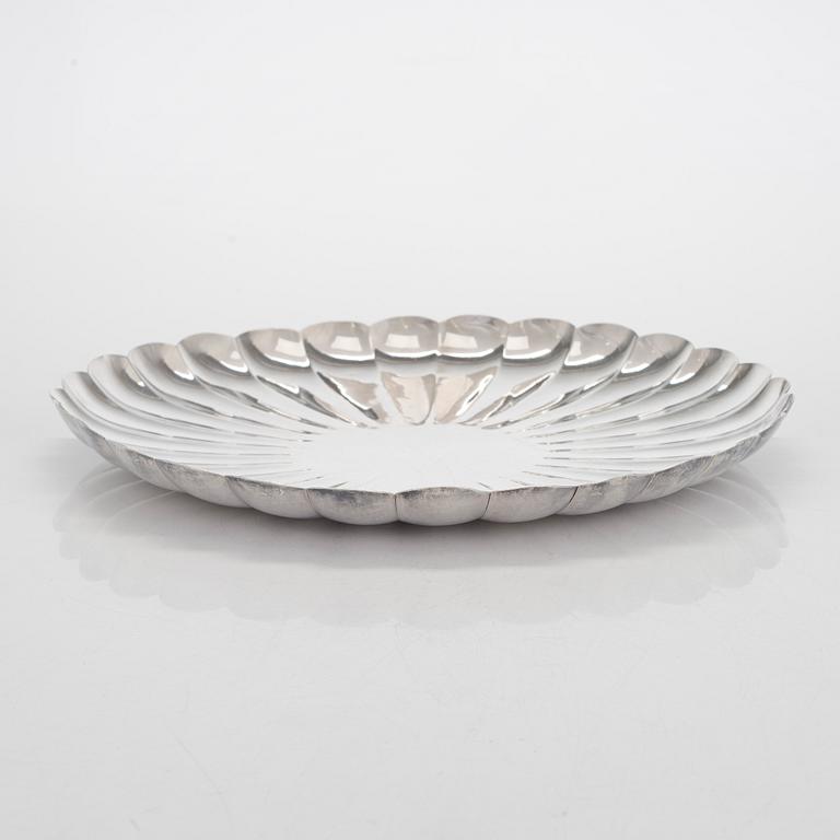 A Japanese chrysanthemum-shaped silver centerpiece dish, mark of late Meiji-period (1868-1912).