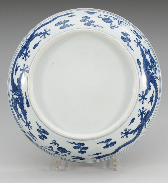 A blue and white ming style 'dragon' dish, Qing dynasty (1644-1912).