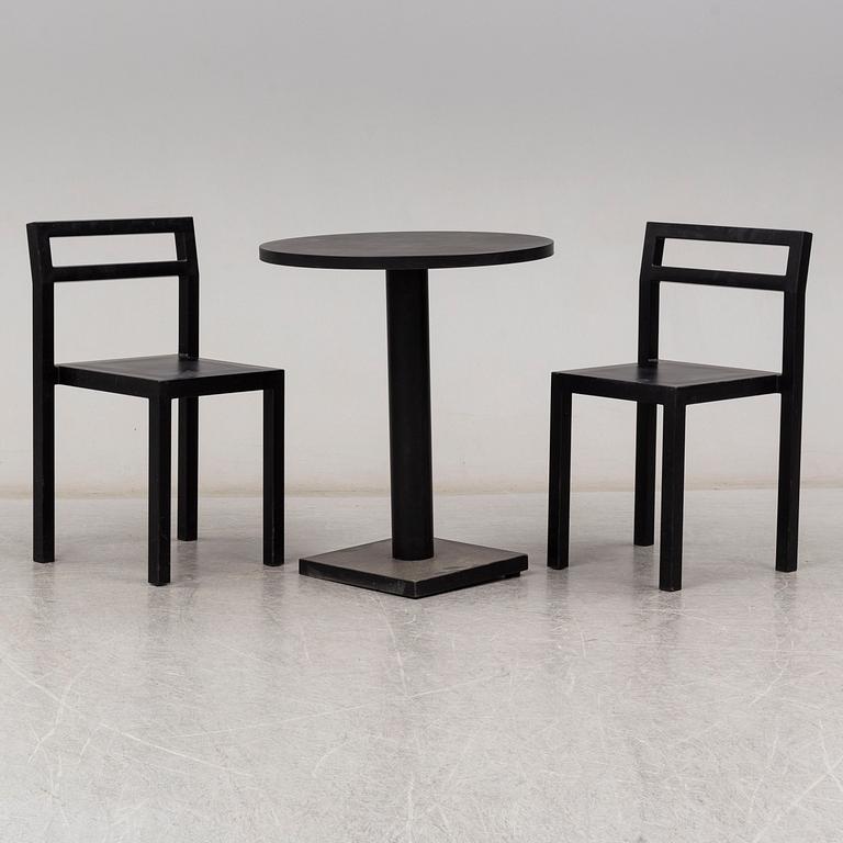 BORIS BERLIN/POUL CHRISTIANSEN, bord med två stolar, "Non", Komplot design, Källemo.