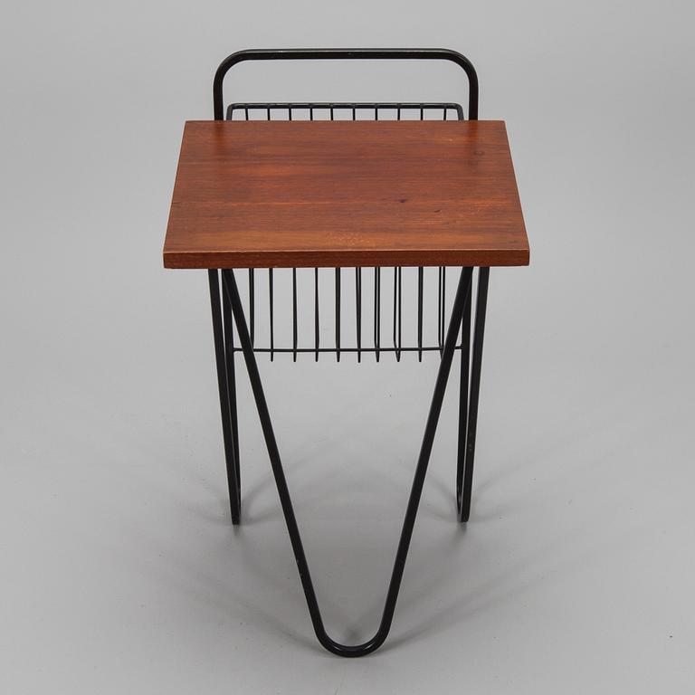 TIDNINGS- / SIDOBORD, 1900-talets mitt.