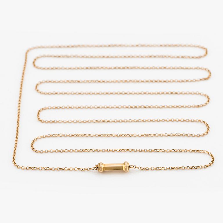 An 18K gold chain.