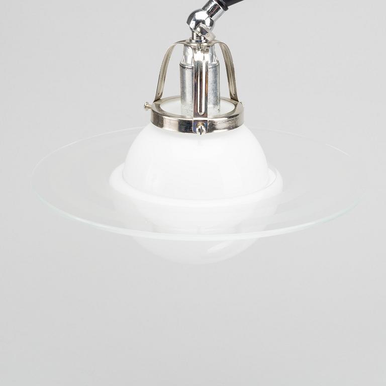 BORDSLAMPA, Saturnus-modell 1900-talets andra hälft.