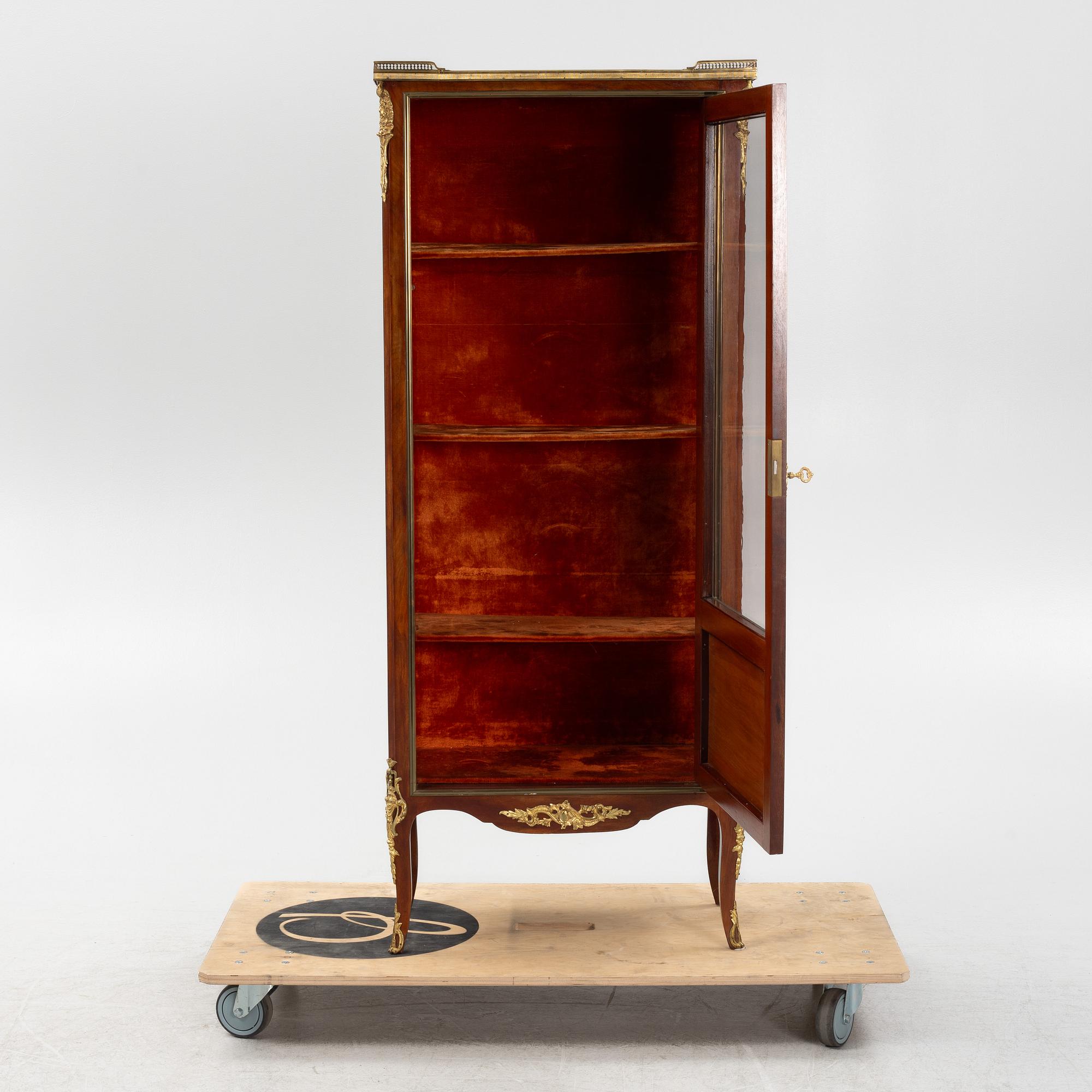 A Louis XVI style display cabinet, first part of the 20th Century.