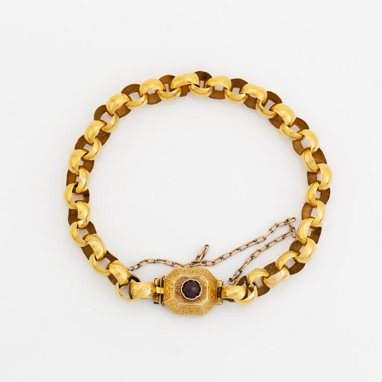 18K gold bracelet, with garnet, 1800's.