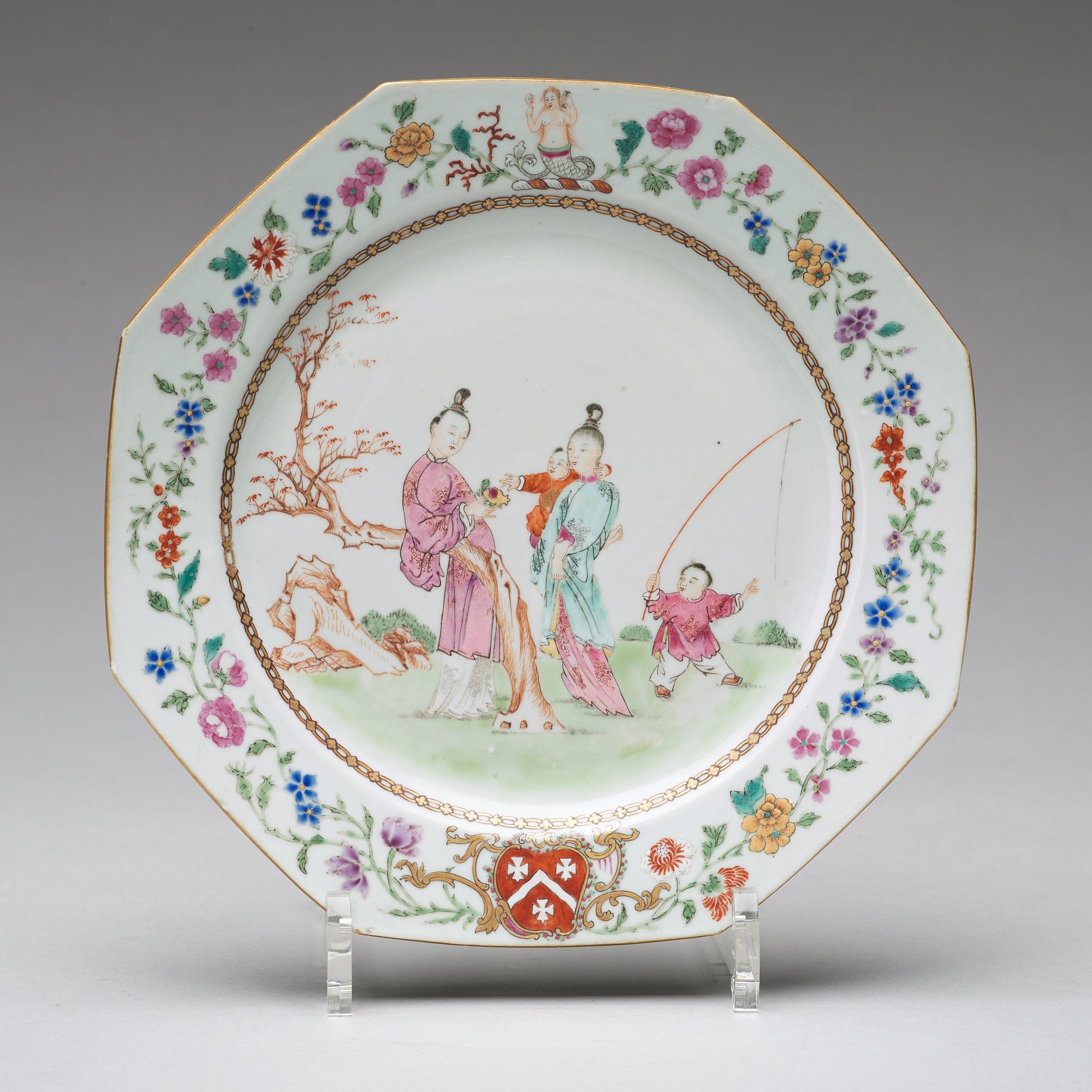A set of four armorial dinner plates, Qing dynasty, Qianlong (1736-95).