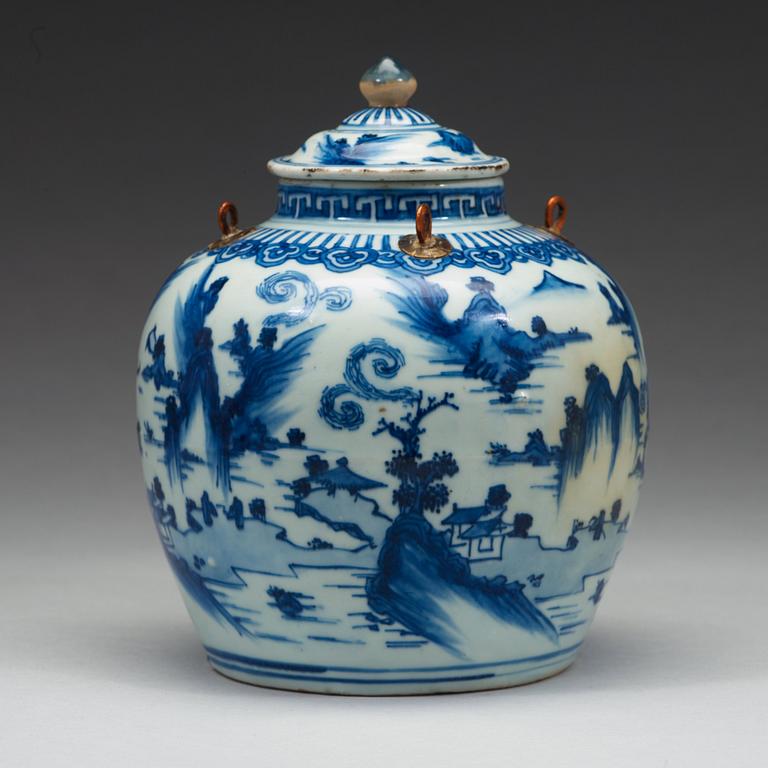 KRUKA med LOCK, porslin, Ming dynastin, Tianqi / Chongzhen, tidigt 1600-tal.