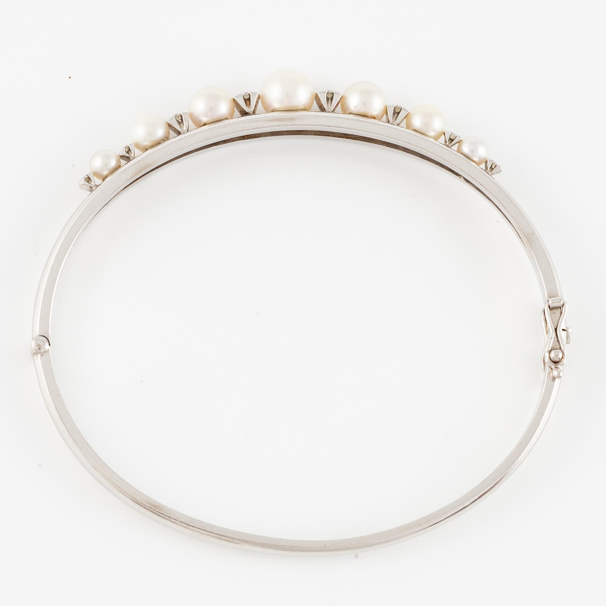 Bracelet, Jarl Sandin, 18K white gold with cultured pearls and small brilliant-cut diamonds.