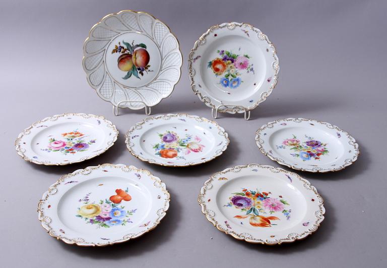 TALLRIKAR, 6+1 st, porslin, Meissen 1900-tal.