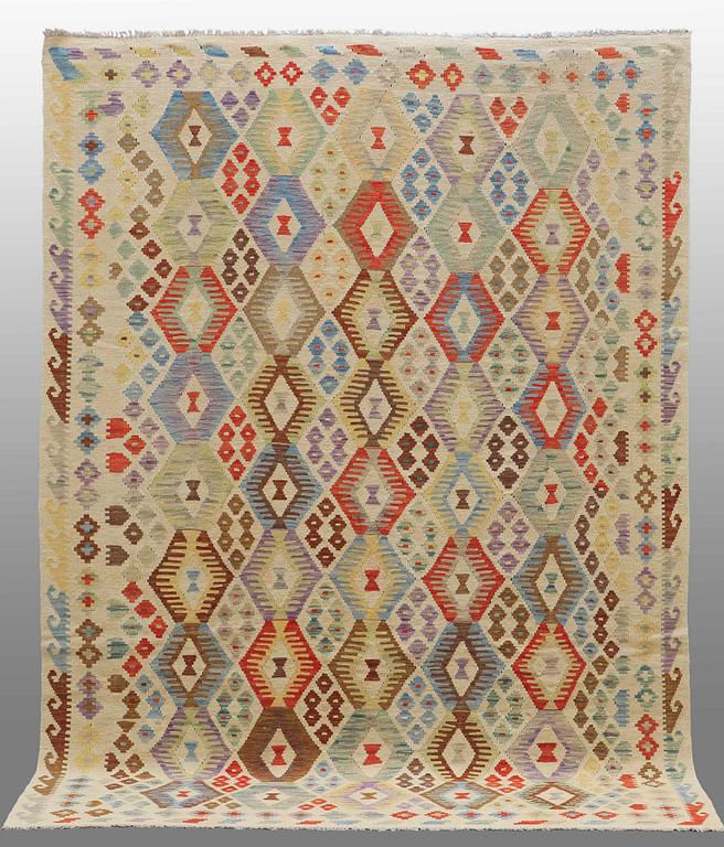 MATTA, kelim orientalisk, ca 287 x 204 cm.