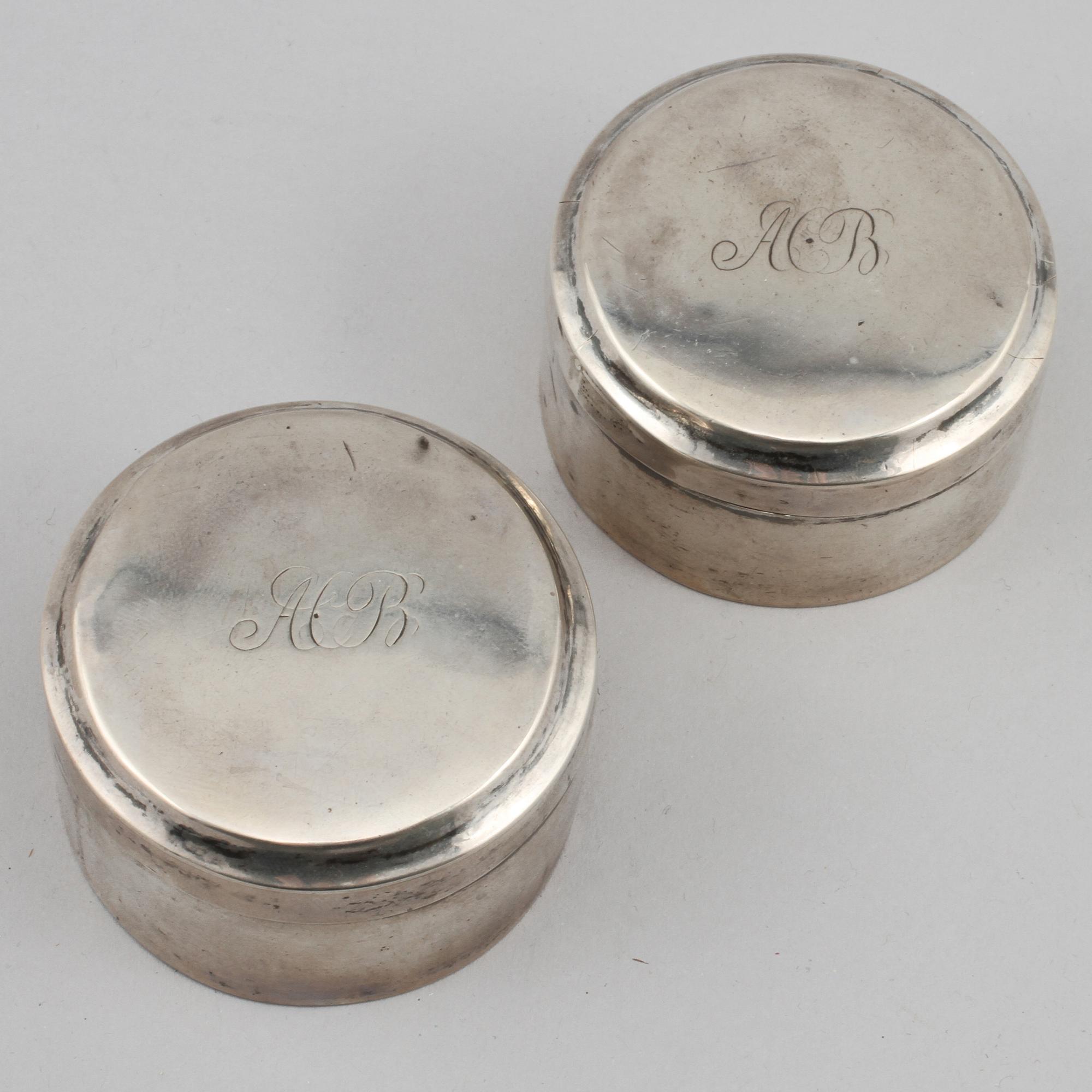 DOSOR, ett par, silver, empire, Johan Daniel Blomsterwall, Göteborg, 1838. Vikt 128 g.