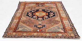 Carpet, antique/semi-antique Bakhtiar/Gabbe, approx. 219 x 136 cm.