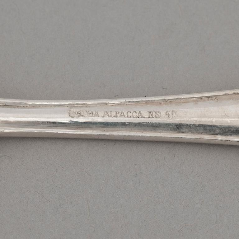 FISKBESTICK, 24 delar, nysilver, "Spetsig svensk", tidigt 1900-tal.
