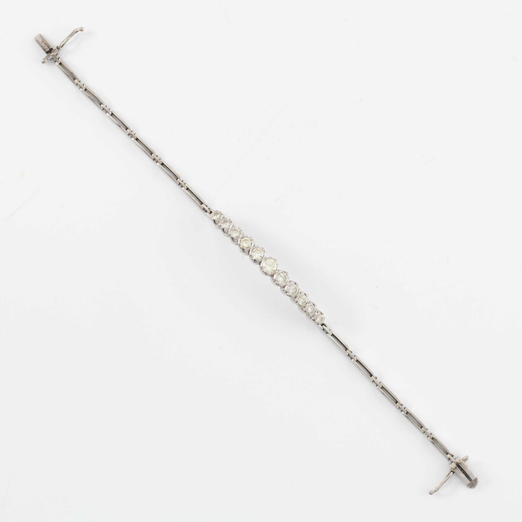 Bracelet, 18K white gold with brilliant-cut diamonds.