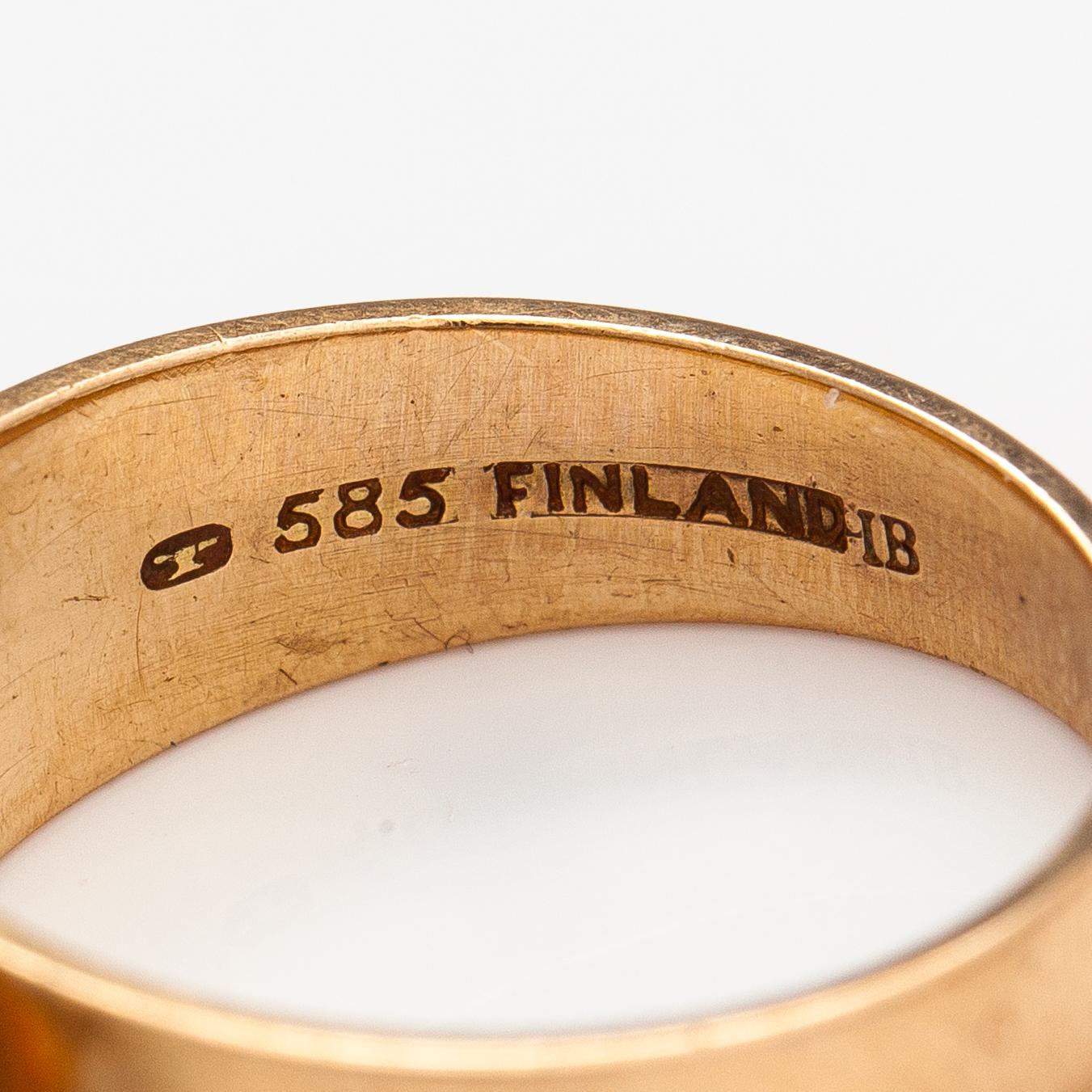 Elis Kauppi, Ring, 14K guld och odlade pärlor. Kupittaan kulta, Åbo.