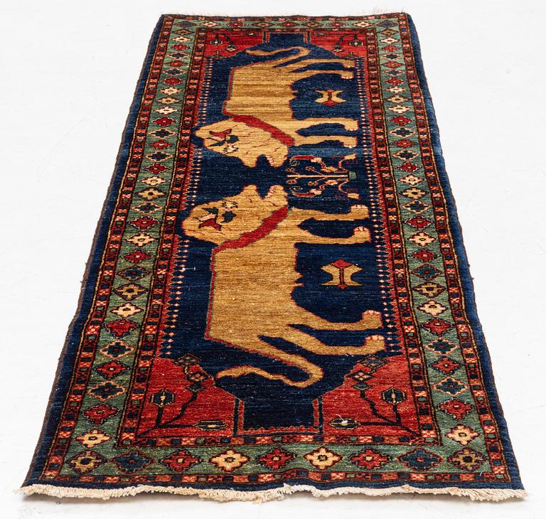 Gallerimatta, orientalisk, ca 240 x 80 cm.