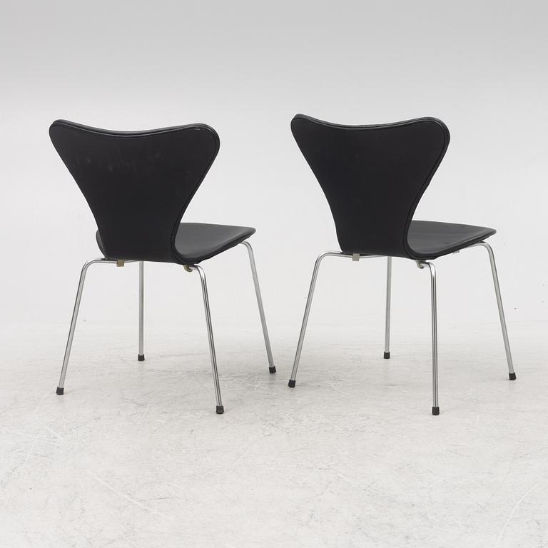 Arne Jacobsen, six 'Series 7' chairs, Fritz Hansen, Denmark, 1967 and later.