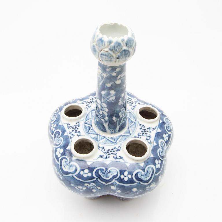 Vases, 2 pcs, China, 19th century.