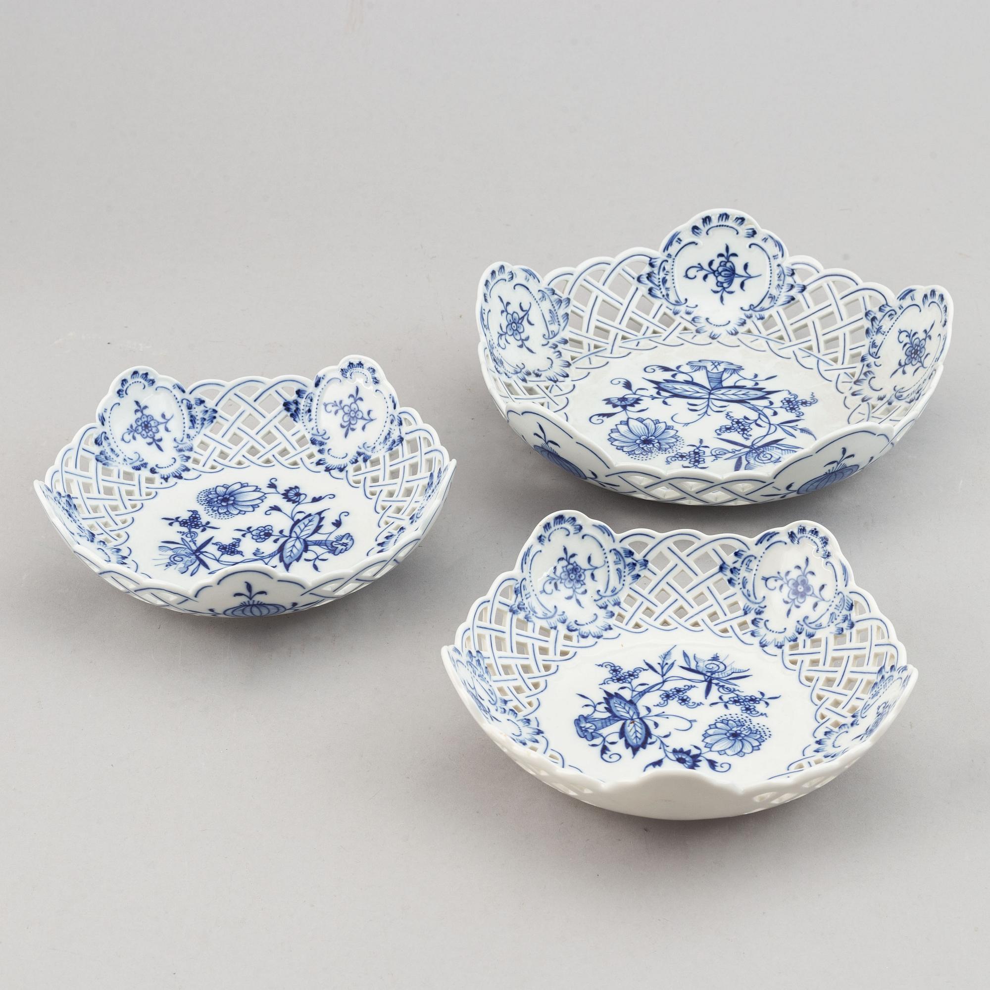 Servisdelar, 15 st, porslin. "Lökmönstret", Meissen, Tyskland.