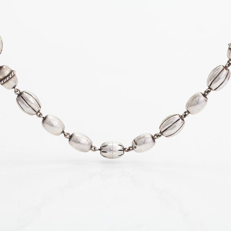 Halsband, armband och ring, "Skatten från Halikko", sterlingsilver. Kalevala Koru, Helsingfors 1975 och 1976.