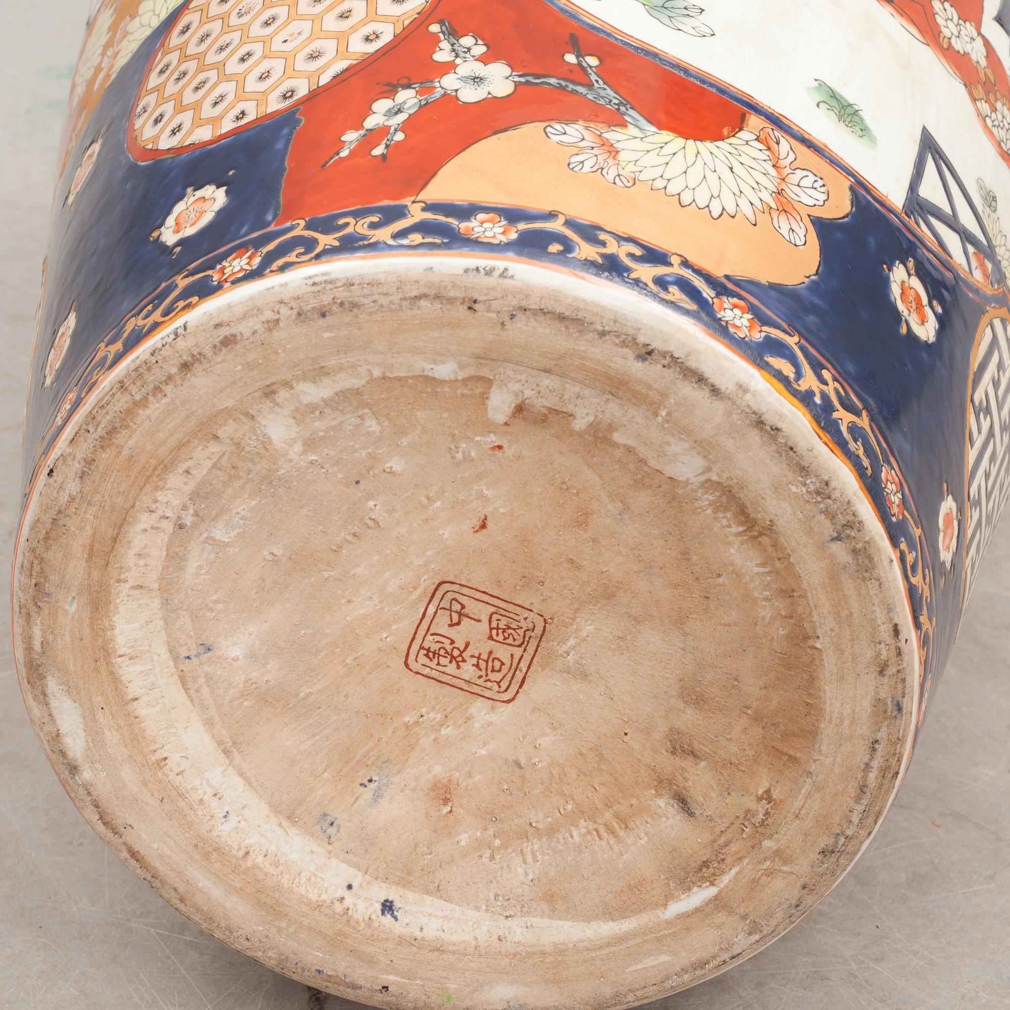 GOLVVAS, porslin. Japan, Imaridekor. 1900-tal.