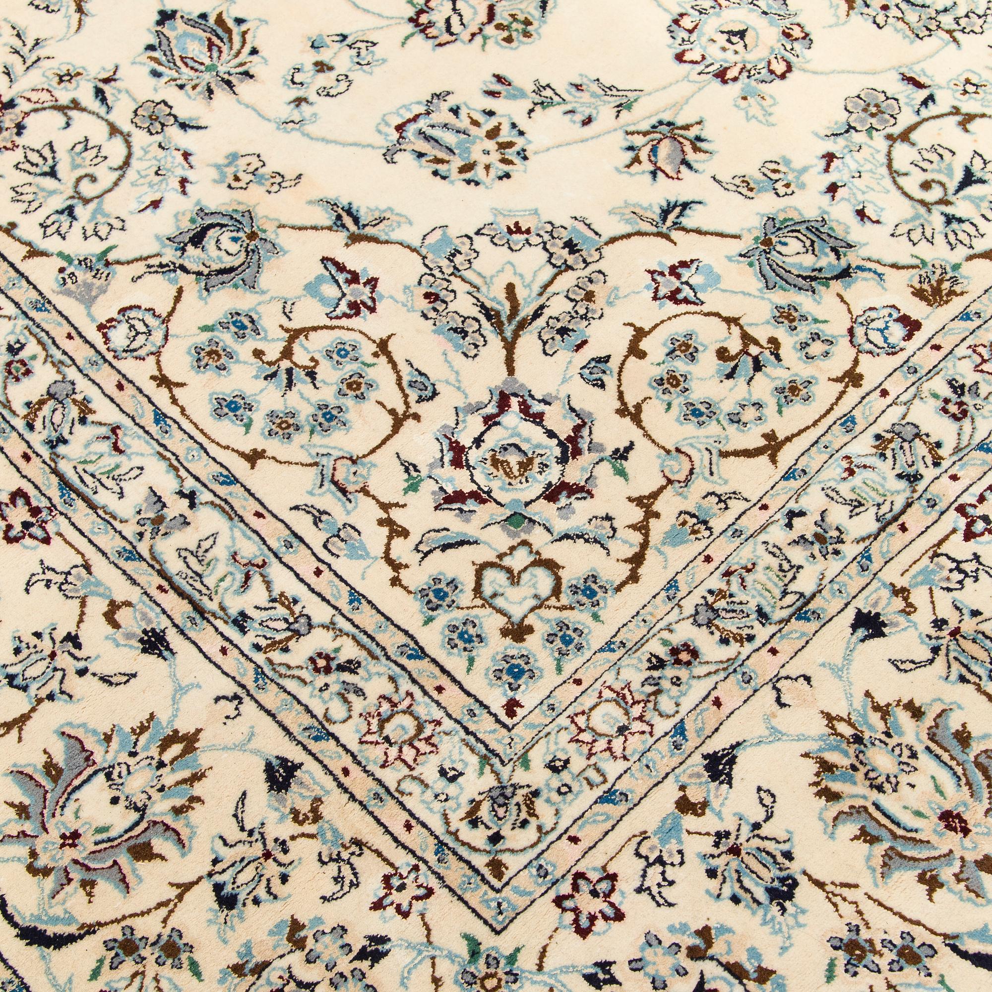 A carpet, Nain, part silk s.k 9LAA. Circa 376 x 249 cm.