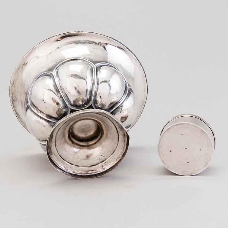 A silver bowl and a silver box, mark of Gustaf Adolf Strömbäck, Helsinki 1843 and Carl Fridolf Ekholm, Helsinki 1864.