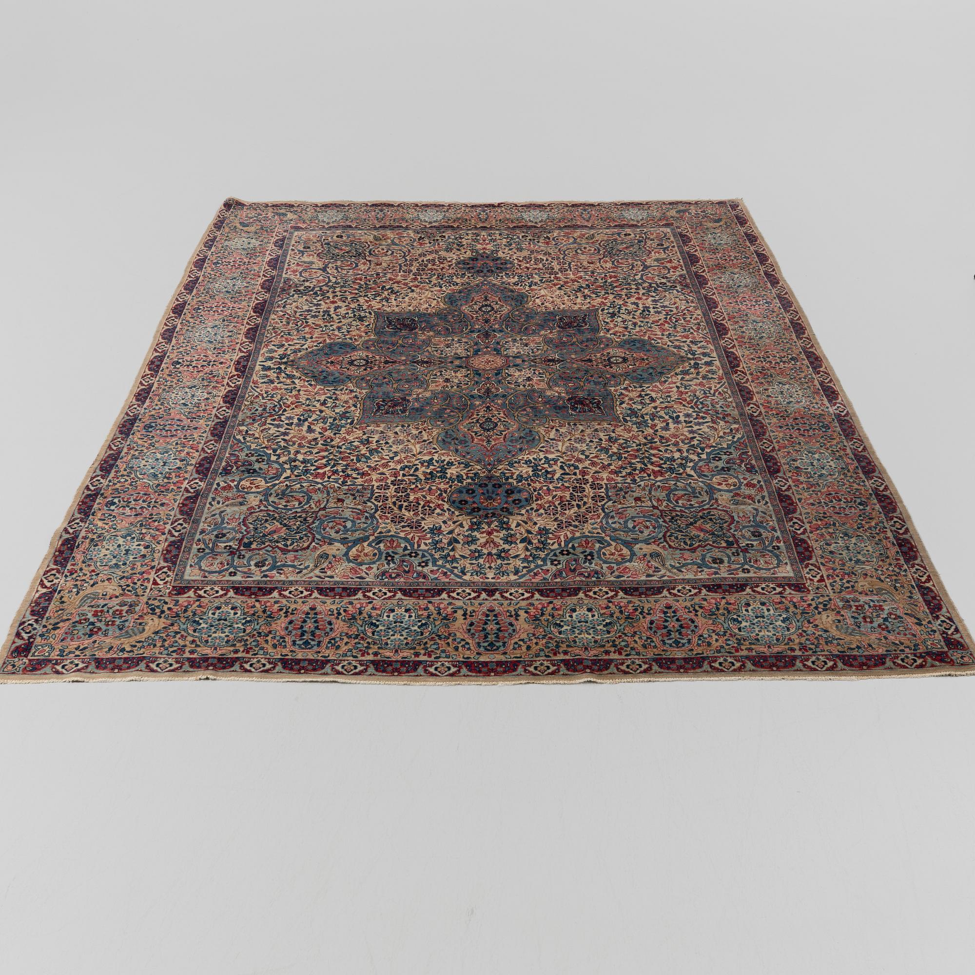 Rug, Kirman, figural, 297 x 217 cm, first half of the 20th century.