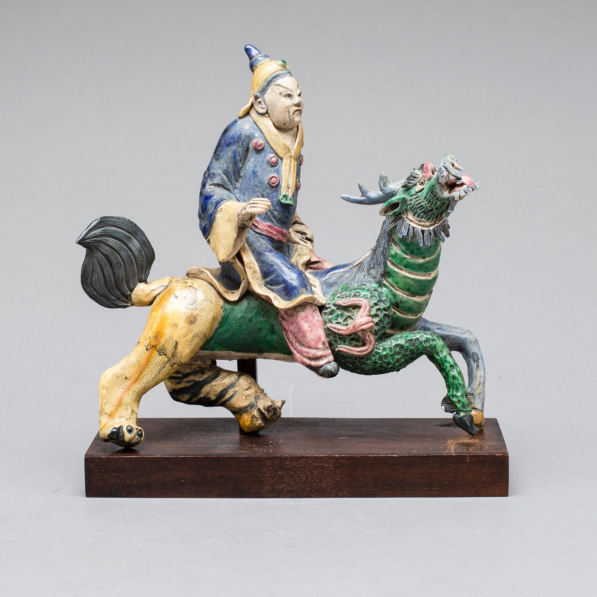 A CHINESE CLAY SCULPTURE, 20th century.