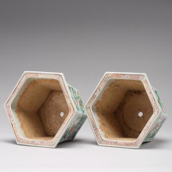 A pair of famille rose flower pots, Qing dynasty, 19th Century.