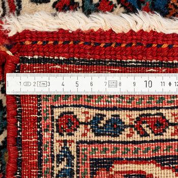 A semi-antique Bidjar carpet, ca 270 x 163 cm.