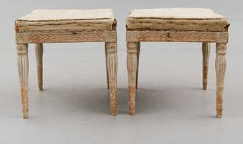 TABURETTER, 2 st, sengustavianska, 1800-talets början.