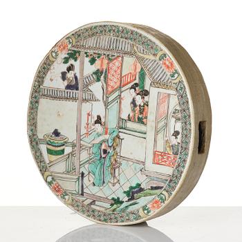 A famille verte 'figural' herb brick, Qing dynasty, Kangxi (1662-1722).