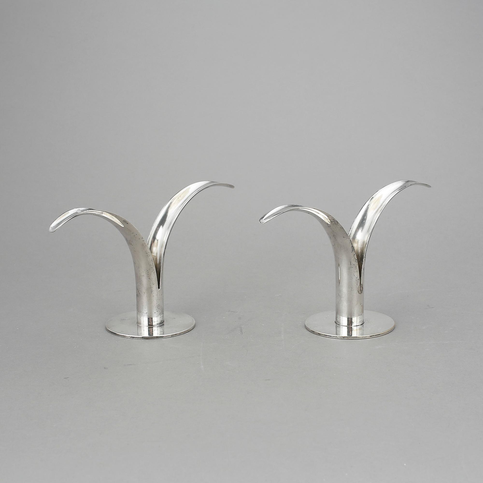 LJUSSTAKAR, ett par, nysilver, "Liljan", Ivar Ålenius Björk, Ystad metall, 1900-tal.