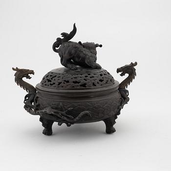 A Japanese bronze censer, presumably first half of the 20th Century or older.