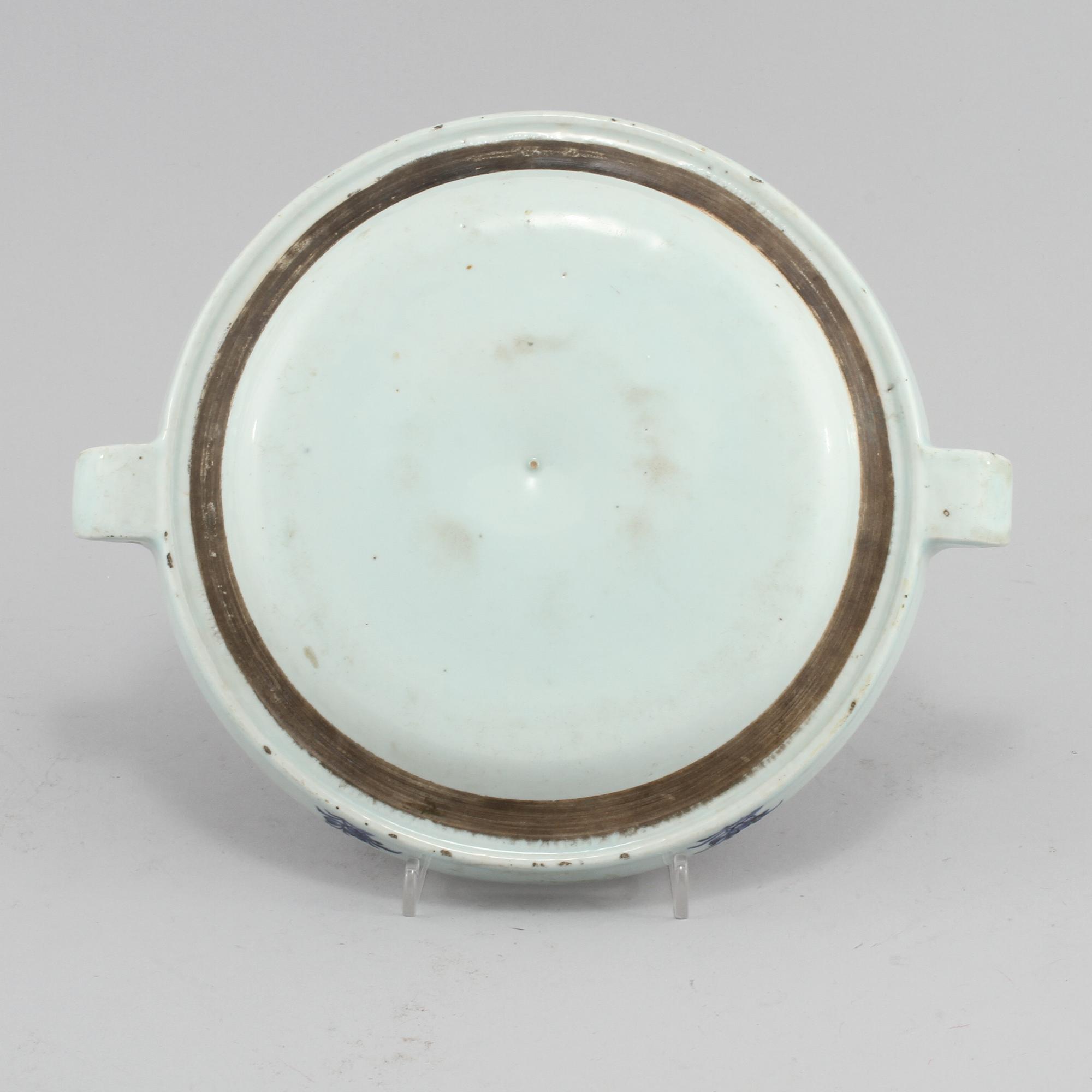 VÄRMEFAT, porslin, Kina, 1800-tal.