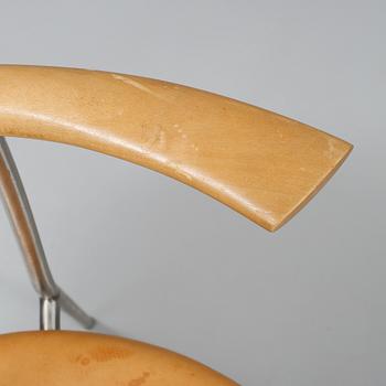 STOLAR, ett par, PP 701, Hans J Wegner, modell formgiven 1965.