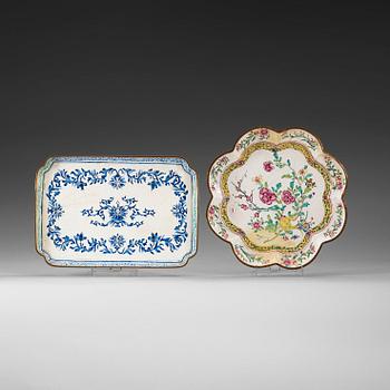 1517. Two enamel on copper trays, Qing dynasty, Qianlong (1736-95).