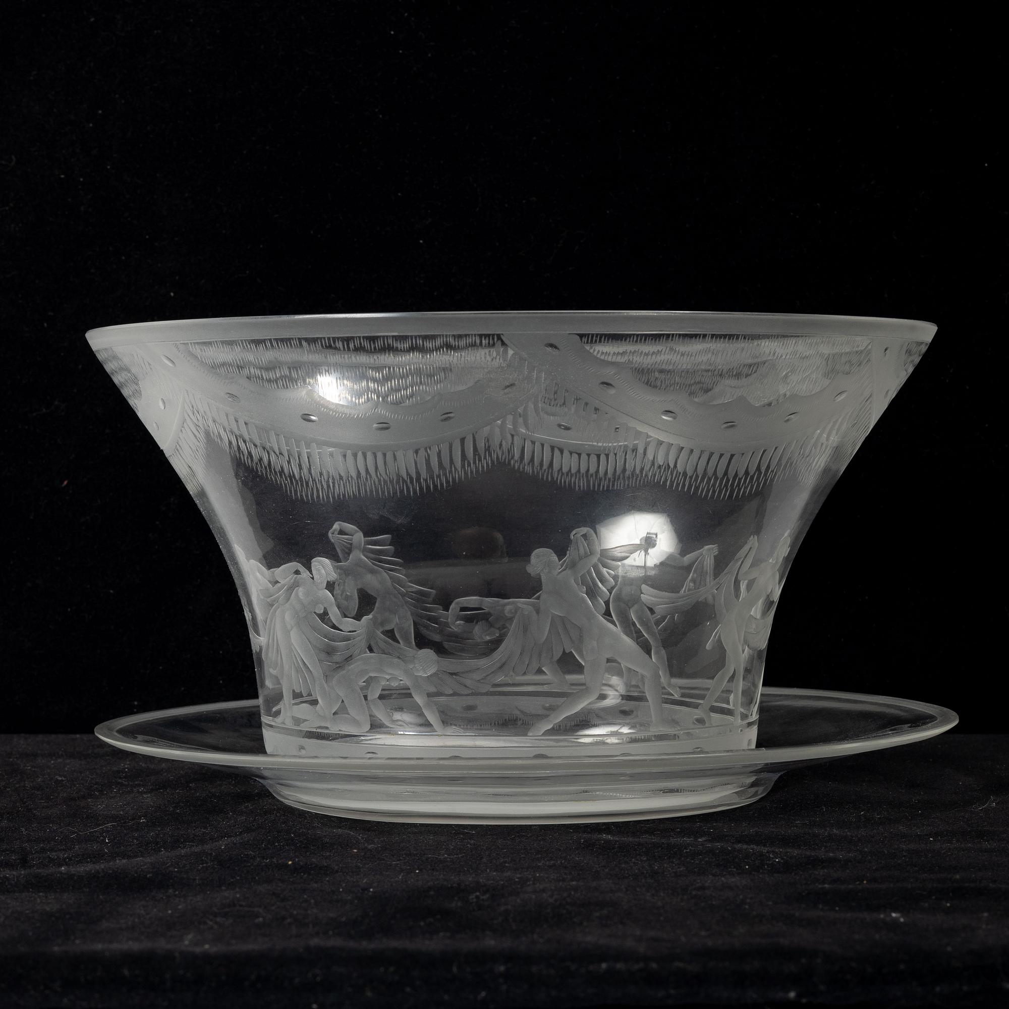 Simon Gate, a bowl on stand, 'Slöjdansen', Orrefors, 1930.