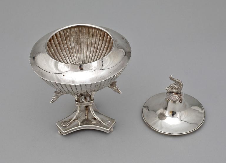 SKÅL PÅ FOT, silver, empir, Petter Adolf Sjöberg, 1814. Ca 517g.