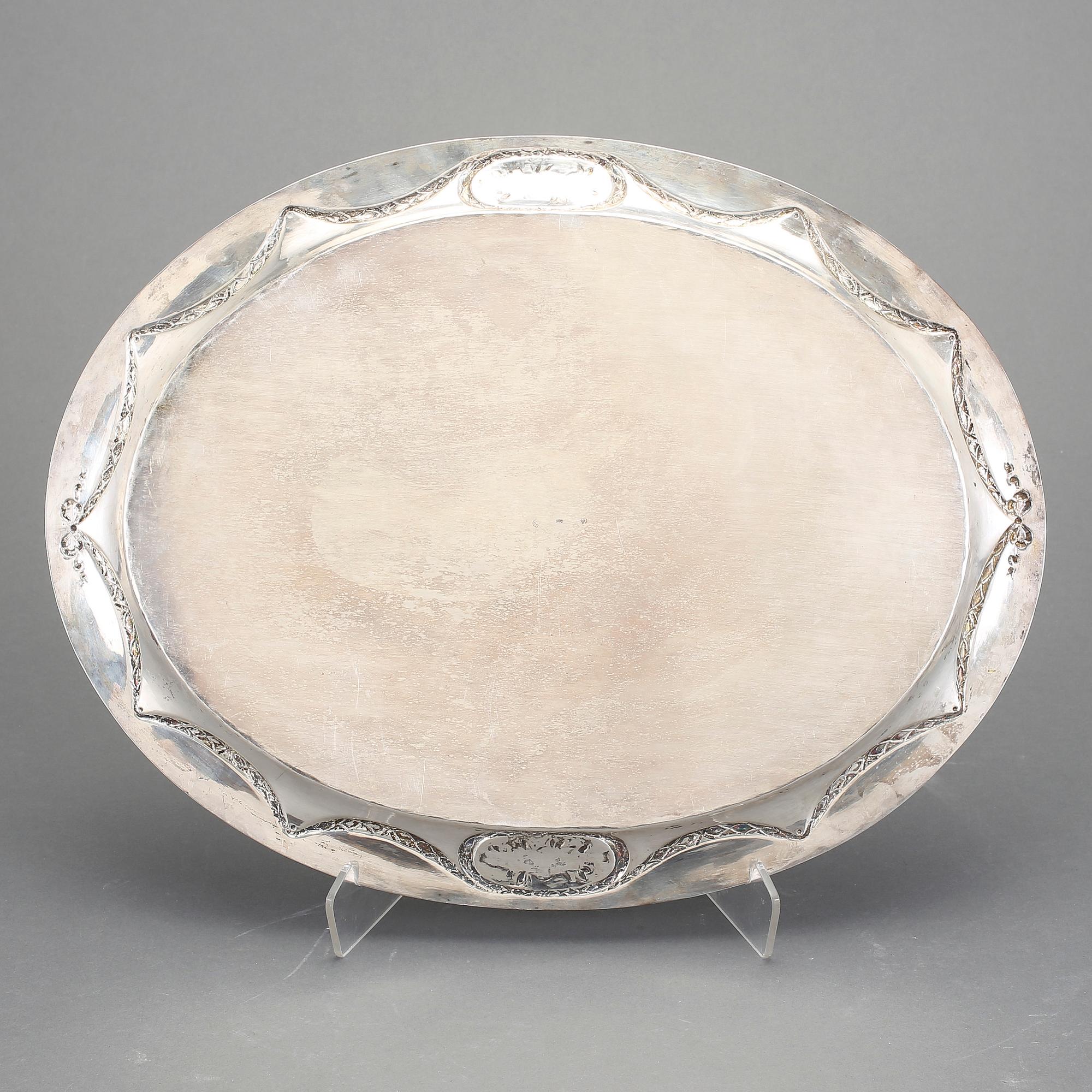 BRICKA, silverhalt 800, 1210 gram.