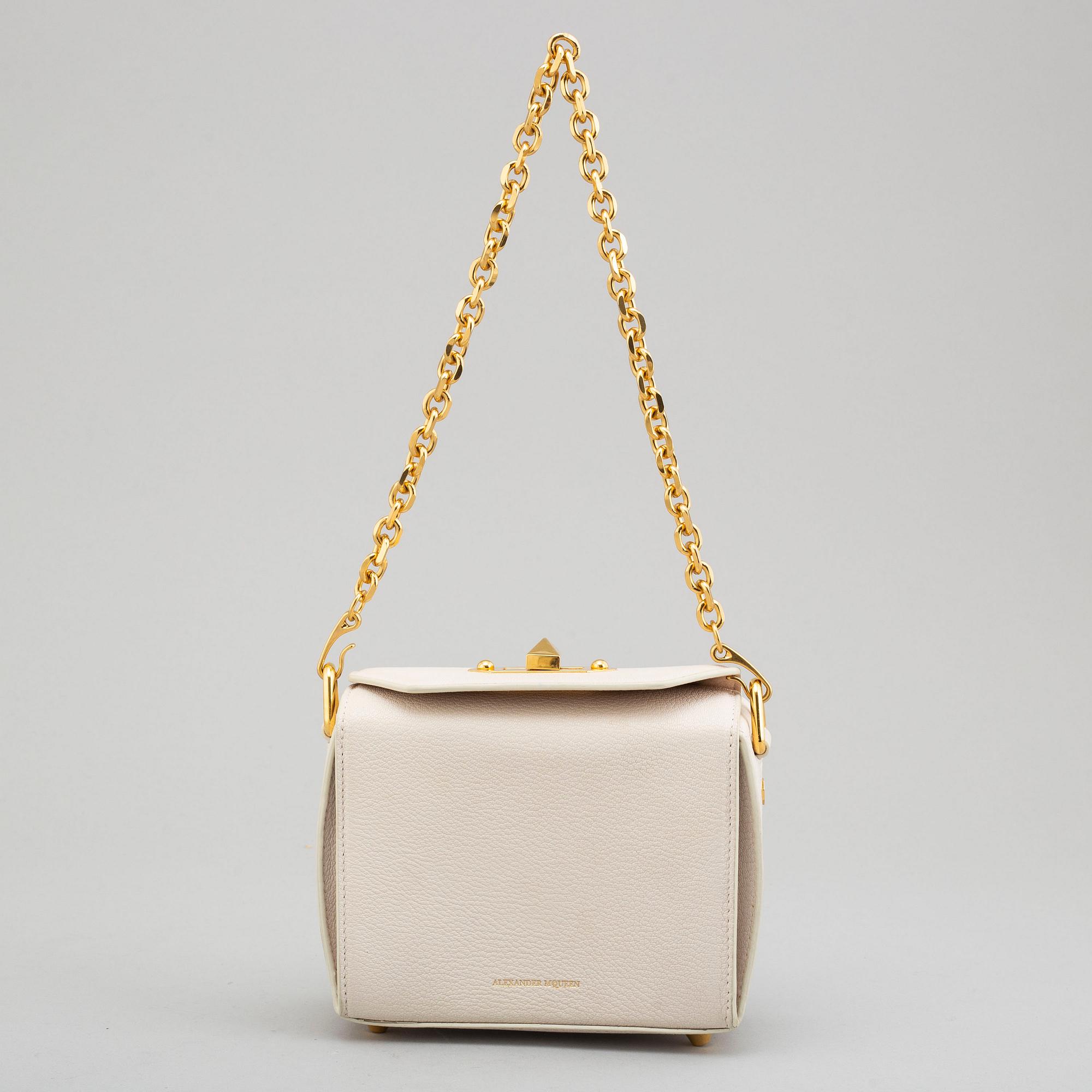 Alexander mcqueen box bag 19 hotsell