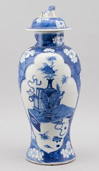 LOCKURNA, porslin, Kina, 1800-/1900-tal.