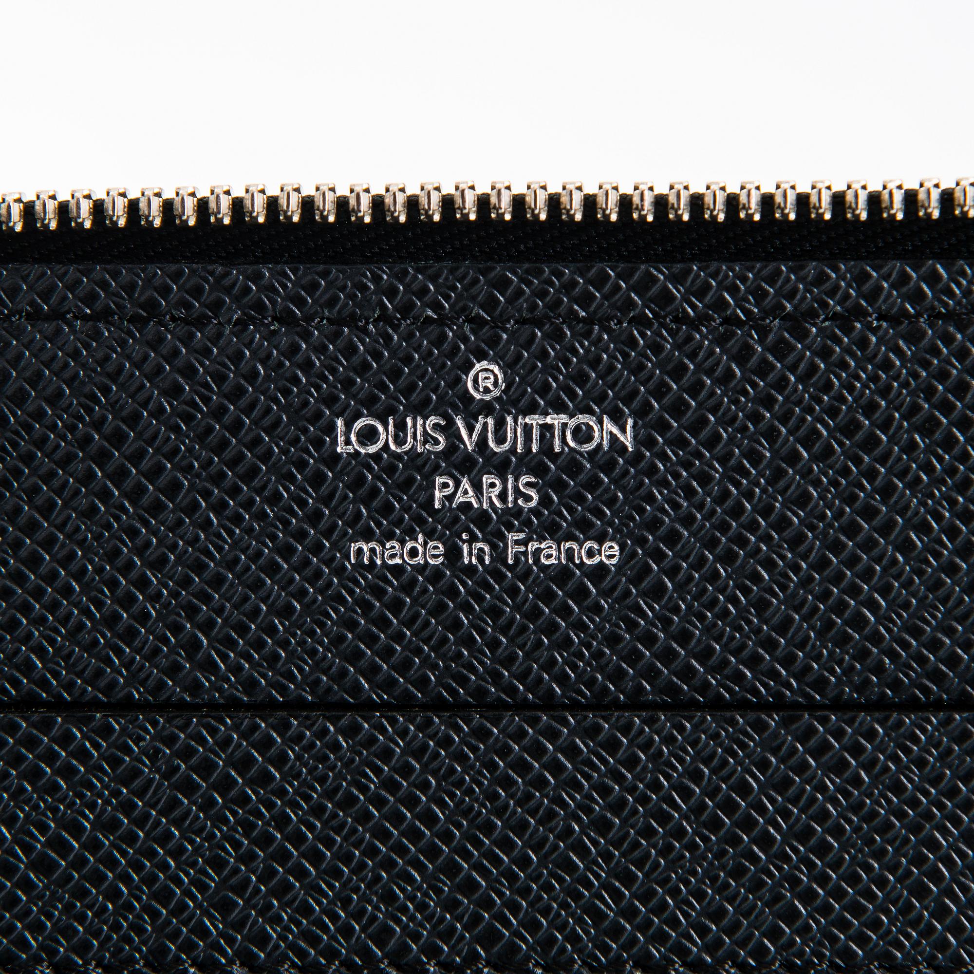 Louis Vuitton, a Taiga 'Vladimir' Business Portfolio.
