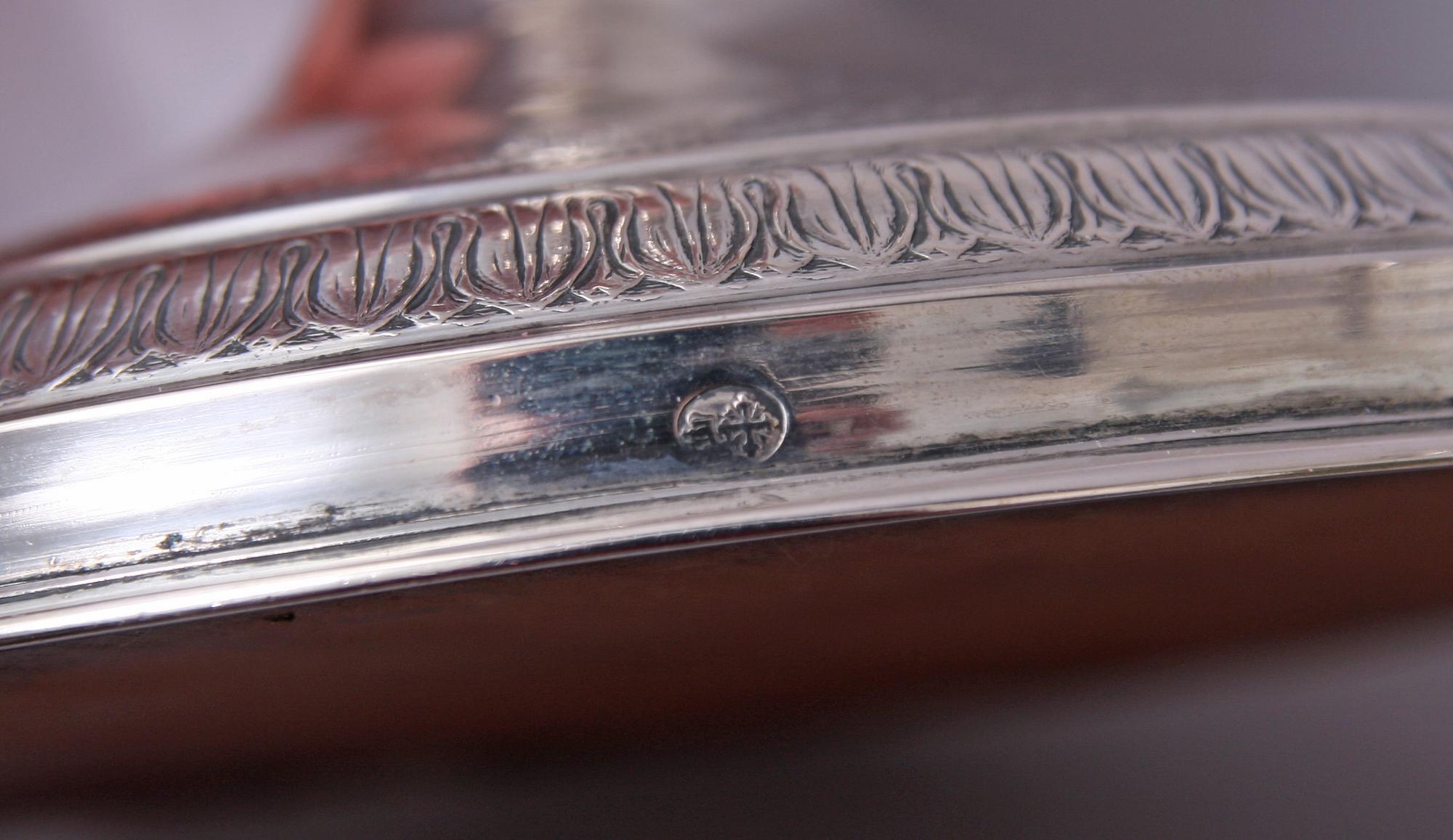 LJUSSTAKAR, ett par snarlika, silver. Oidentifierad stämplar. Senempire, 1800-talets mitt.